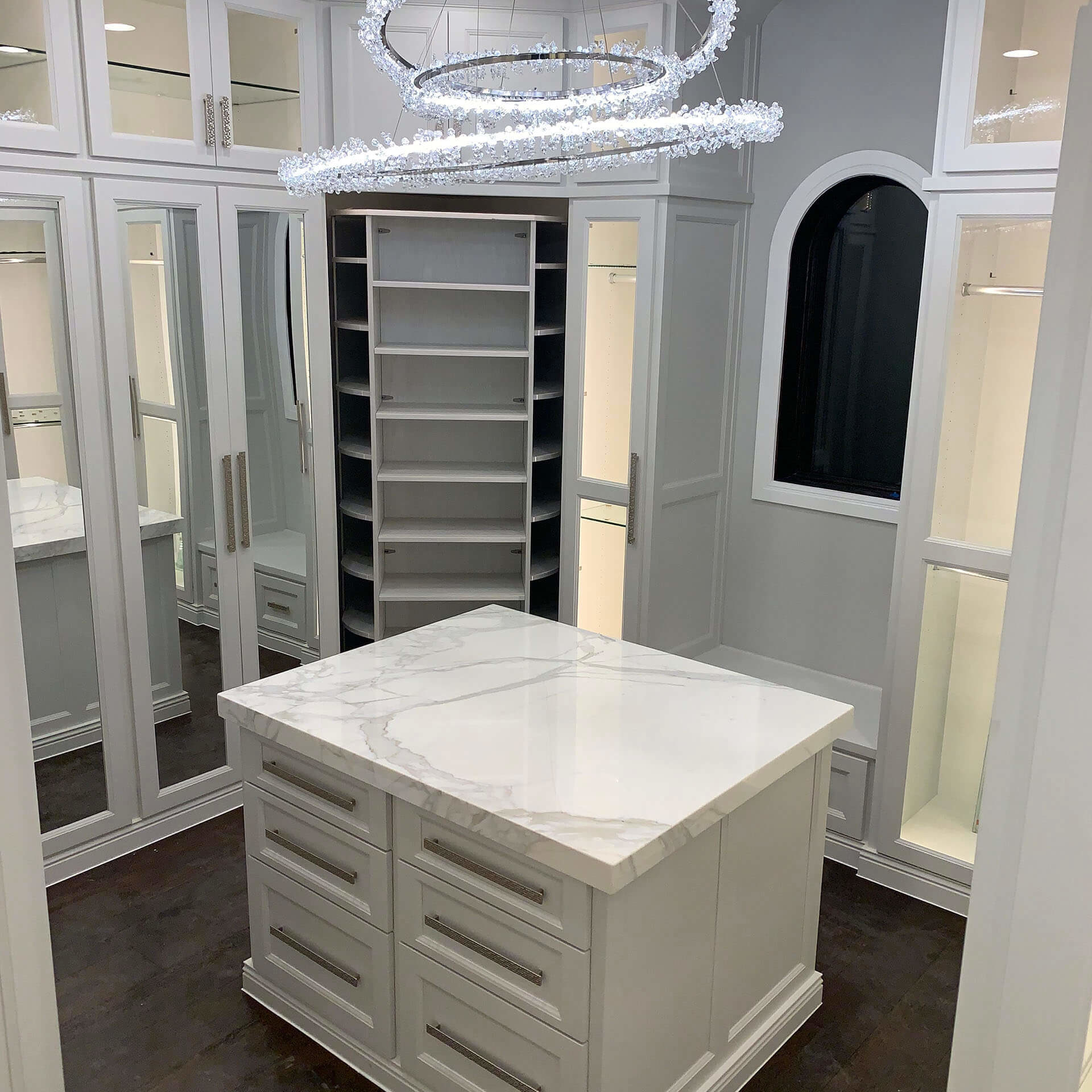 Gal-Res-Diam5494-Walk in Closet